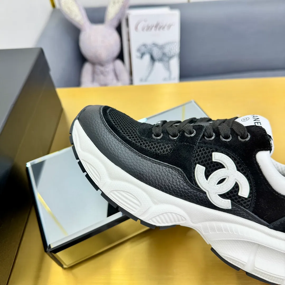 👟👟Ex-factory price 600👟👟 Upgraded version, upgraded version, upgraded version! No rebuttal accepted! ! ! ! Chanel Chanel dad shoes, couples' model for men and women - 2025 top casual sports shoes in the counter. This classic design; the upper is electro-embroidered with various techniques; ❷The inner lining is made of: original Yangli + net ❸The outsole is based on: the original TPU combination outsole. The full set of boutique packaging for women 35–41